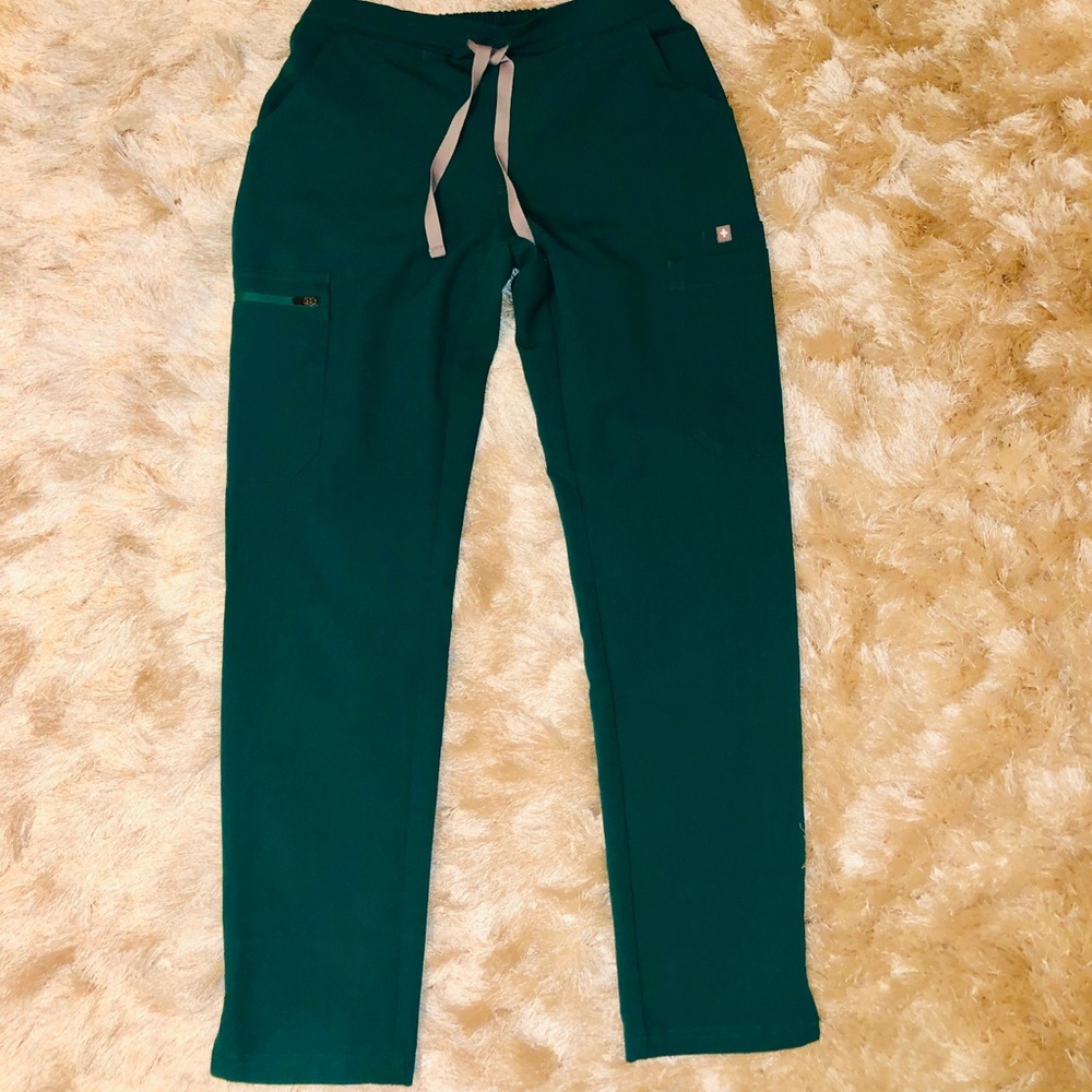 Figs YOLA pant hunter green